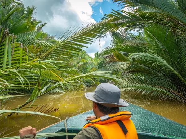 Borneo river and jungle wildlife adventure