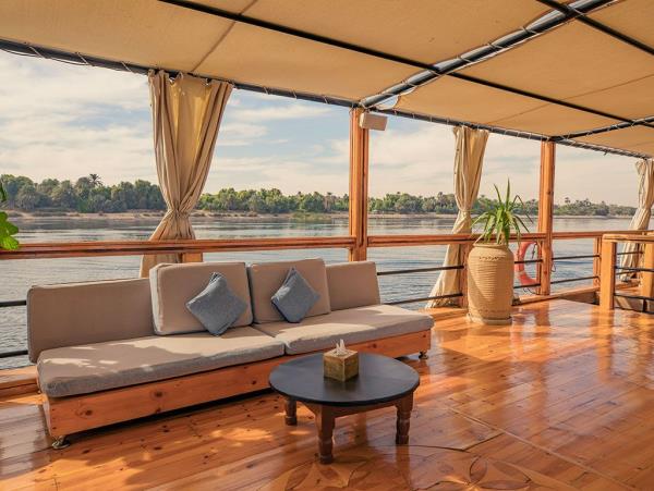 Luxury Nile cruise holiday & Cairo