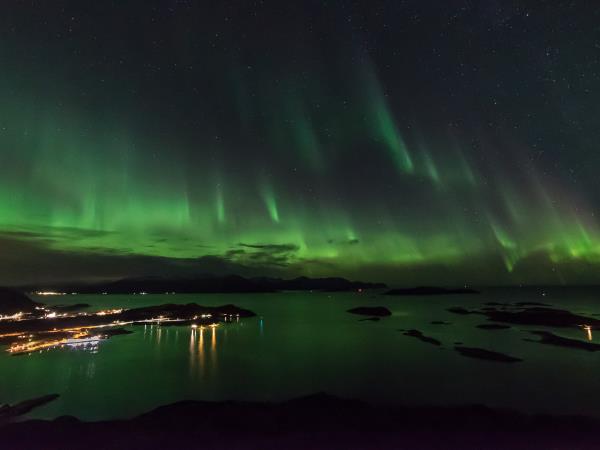 Huskies, Wilderness and Autumn auroras holiday