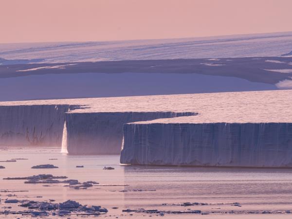 Luxury Spitsbergen expedition cruise