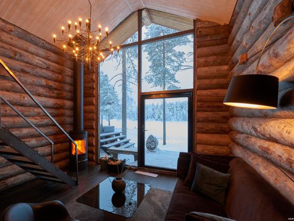 Luxury honeymoon in Swedish Lapland