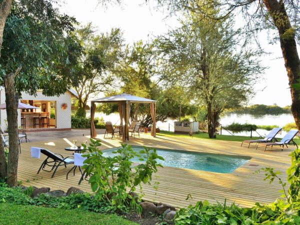 Botswana wildlife and cultural adventure holiday