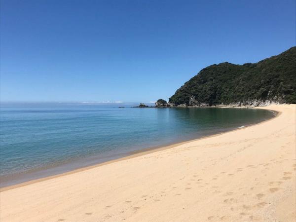 Abel Tasman walking holiday in New Zealand