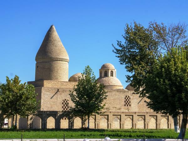 Uzbekistan mountains & desert holiday
