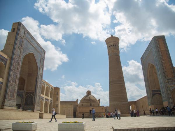 Uzbekistan mountains & desert holiday