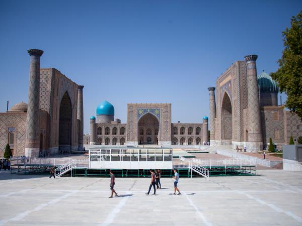 Uzbekistan mountains & desert holiday