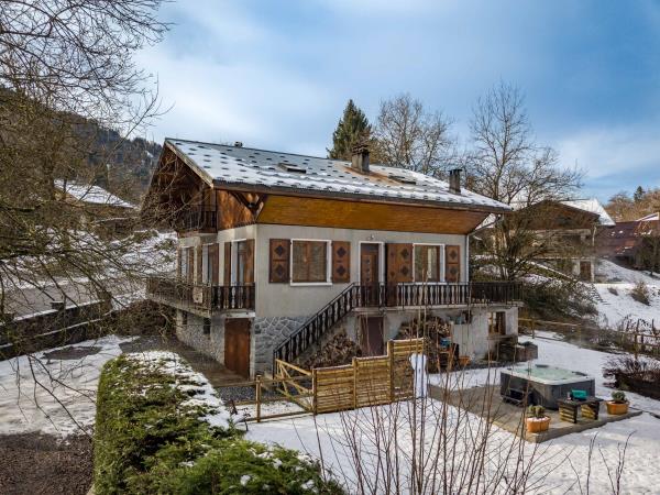 Family activity holiday in the French Alps