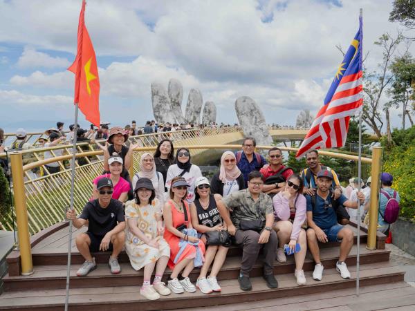 Family volunteering holiday in Vietnam