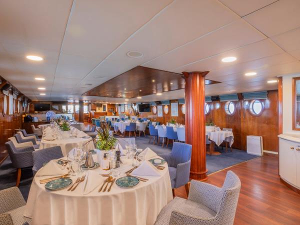 Greek Island hopping cruise in the Aegean