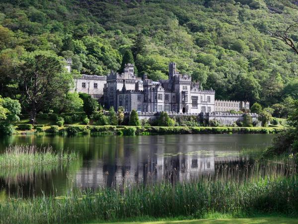 Literature & landscapes of Ireland vacation