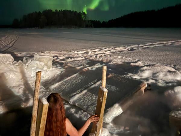 Cross-country skiing holiday in Finland's eastern wilderness