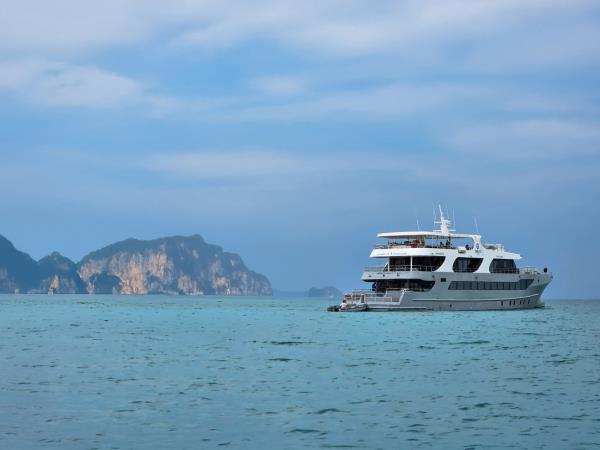 Galapagos cruise and Amazon jungle lodge