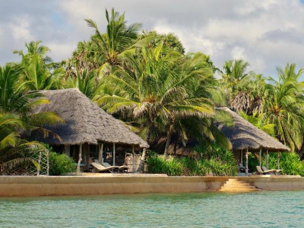 Kenya migration and Manda Bay beach holiday