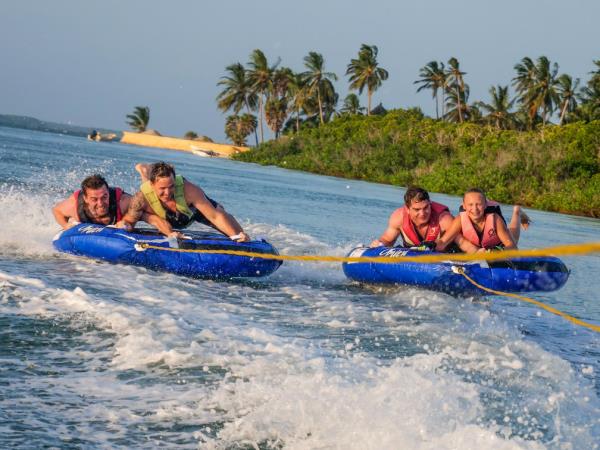 Kenya migration and Manda Bay beach holiday