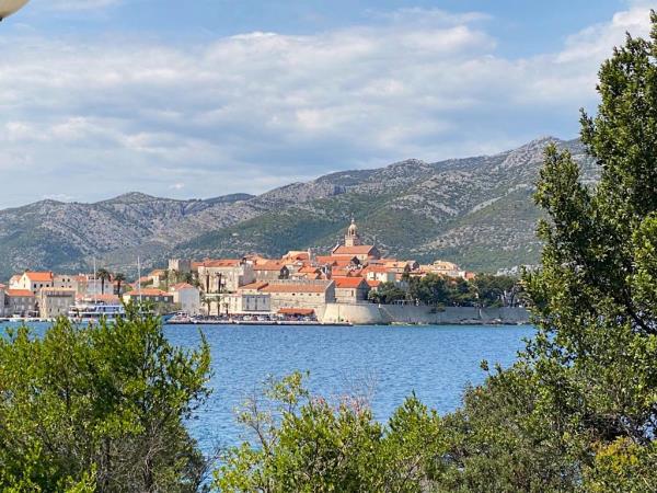 Island hopping bike tour from Split to Dubrovnik