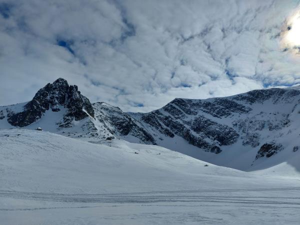 Yoga and ski or snowboard in Bulgaria holiday