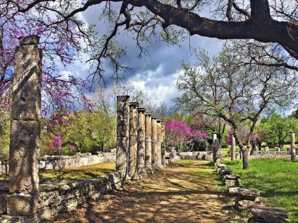 In depth archaeology vacation in Greece