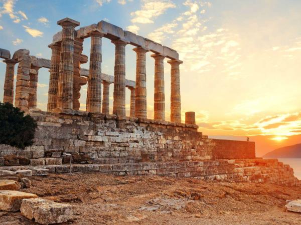 In depth archaeology vacation in Greece