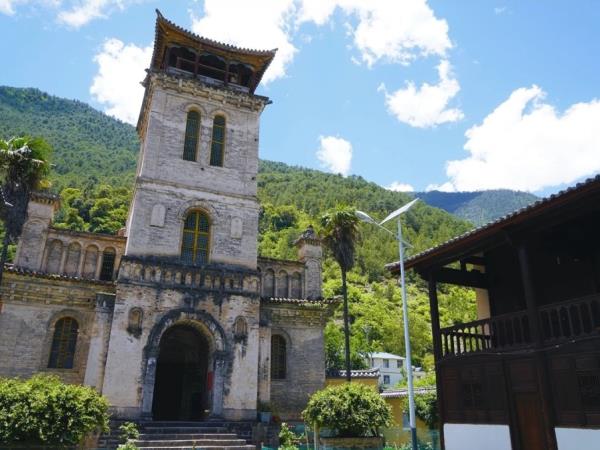 Yunnan trekking holiday, Mt Meili to Cizhong 