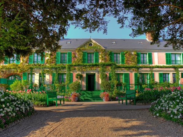 Cycling holiday along the River Seine, France