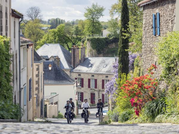 Paris to London cycling holiday