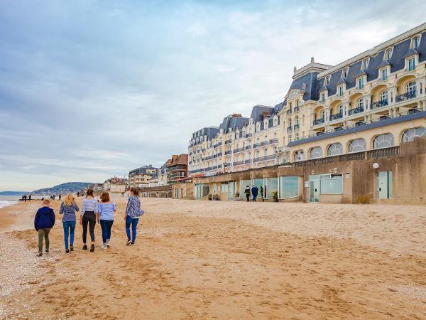 Paris to London cycling holiday
