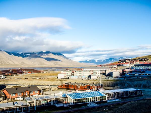 Svalbard sailing holiday