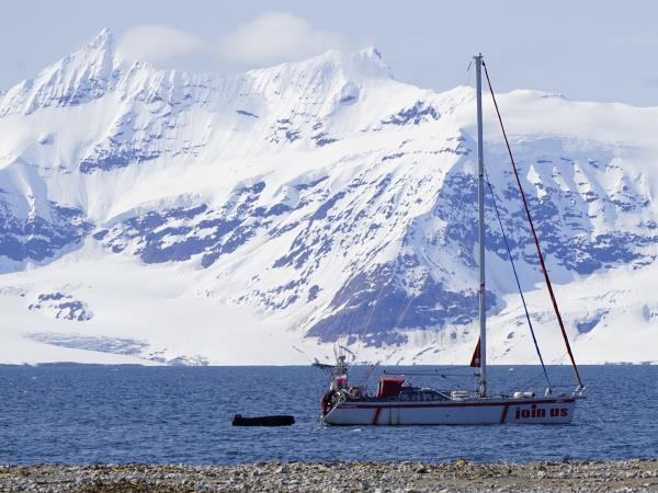 Svalbard sailing holiday