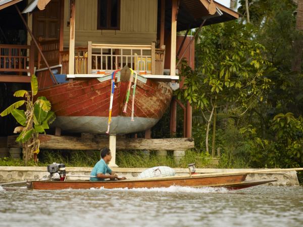 Thailand wildlife holiday, elephants & waterfalls