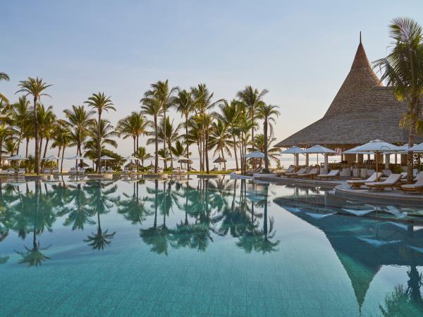 Family luxury safari & beach holiday, South Africa & Mozambique