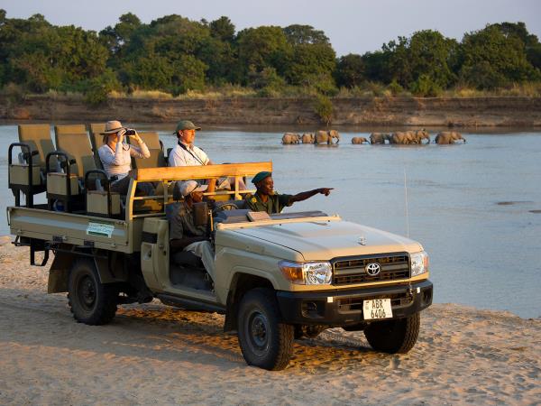 Malawi & Zambia holiday, safari & beach 