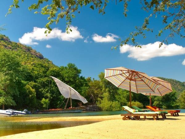 Malawi & Zambia holiday, safari & beach 