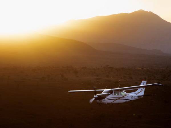 Kenya luxury flying safari holiday