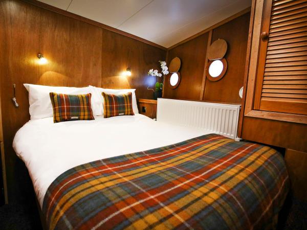 Private cruise charter in Scotland, sleeps 8