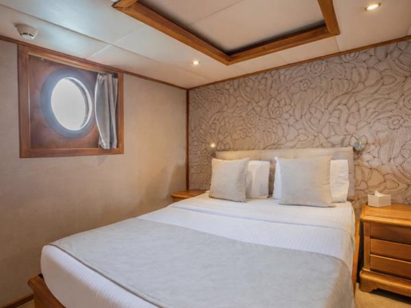 Greek Cyclades island hopping cruise