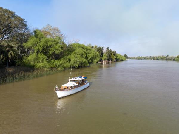 Argentina holiday, city, jungle & vineyards