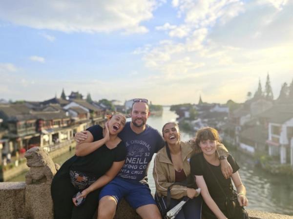 Hong Kong to Chengdu tour