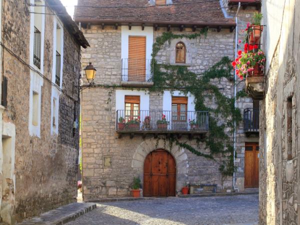 Pyrenees leisurely walking holiday