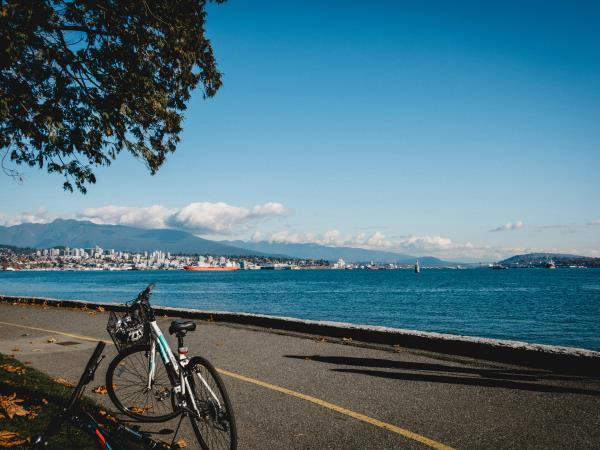 France and Switzerland 3 lakes cycling tour