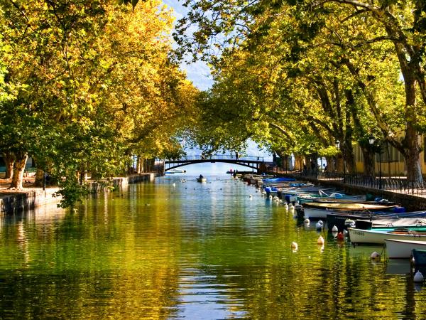 France and Switzerland 3 lakes cycling tour