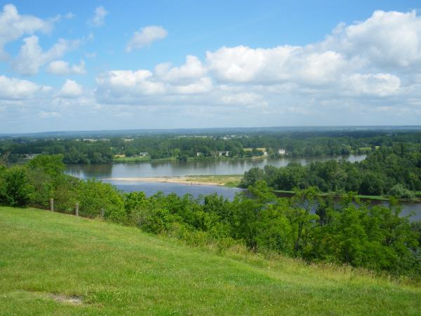 Loire Valley walking holiday, chateaux & vineyards