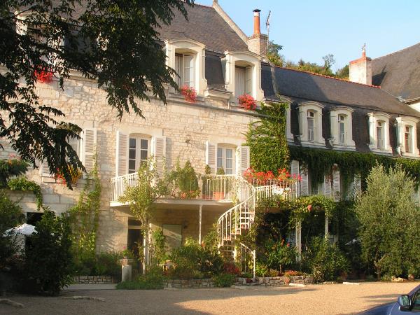 Loire Valley walking holiday, chateaux & vineyards