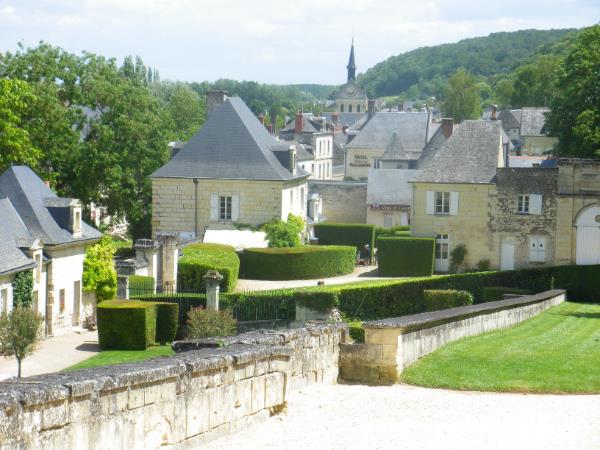 Loire Valley walking holiday, chateaux & vineyards