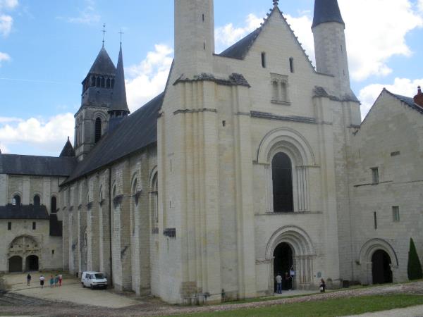 Loire Valley walking holiday, chateaux & vineyards
