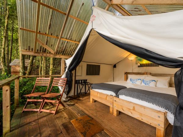 Vancouver Island kayaking & wellness retreat