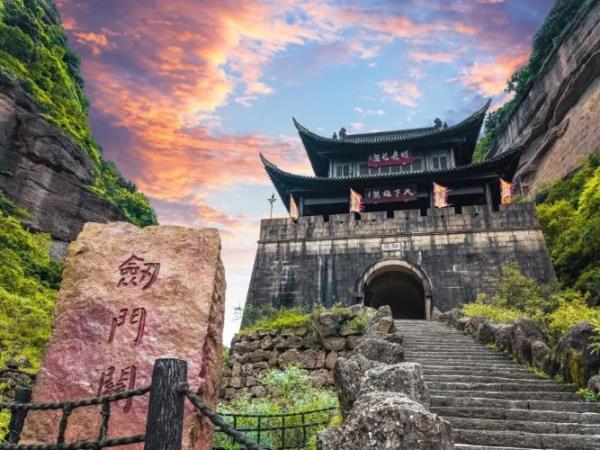 China tour, Beijing to Chengdu