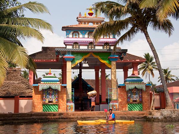 Kerala houseboat and bike tour, India