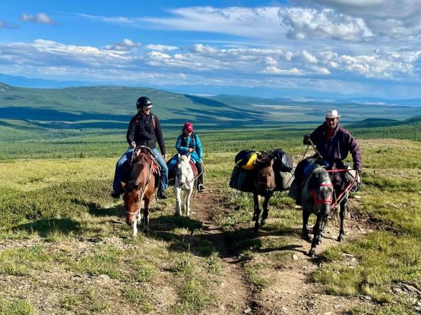 Mongolia Tsaatan reindeer herders group tour