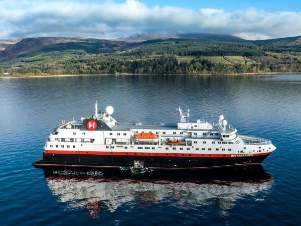 Arctic expedition cruise in Norway,under the Northern Lights