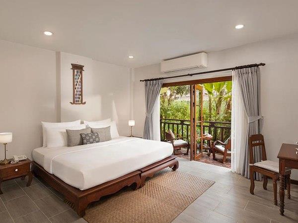 Laos tour, off the beaten track